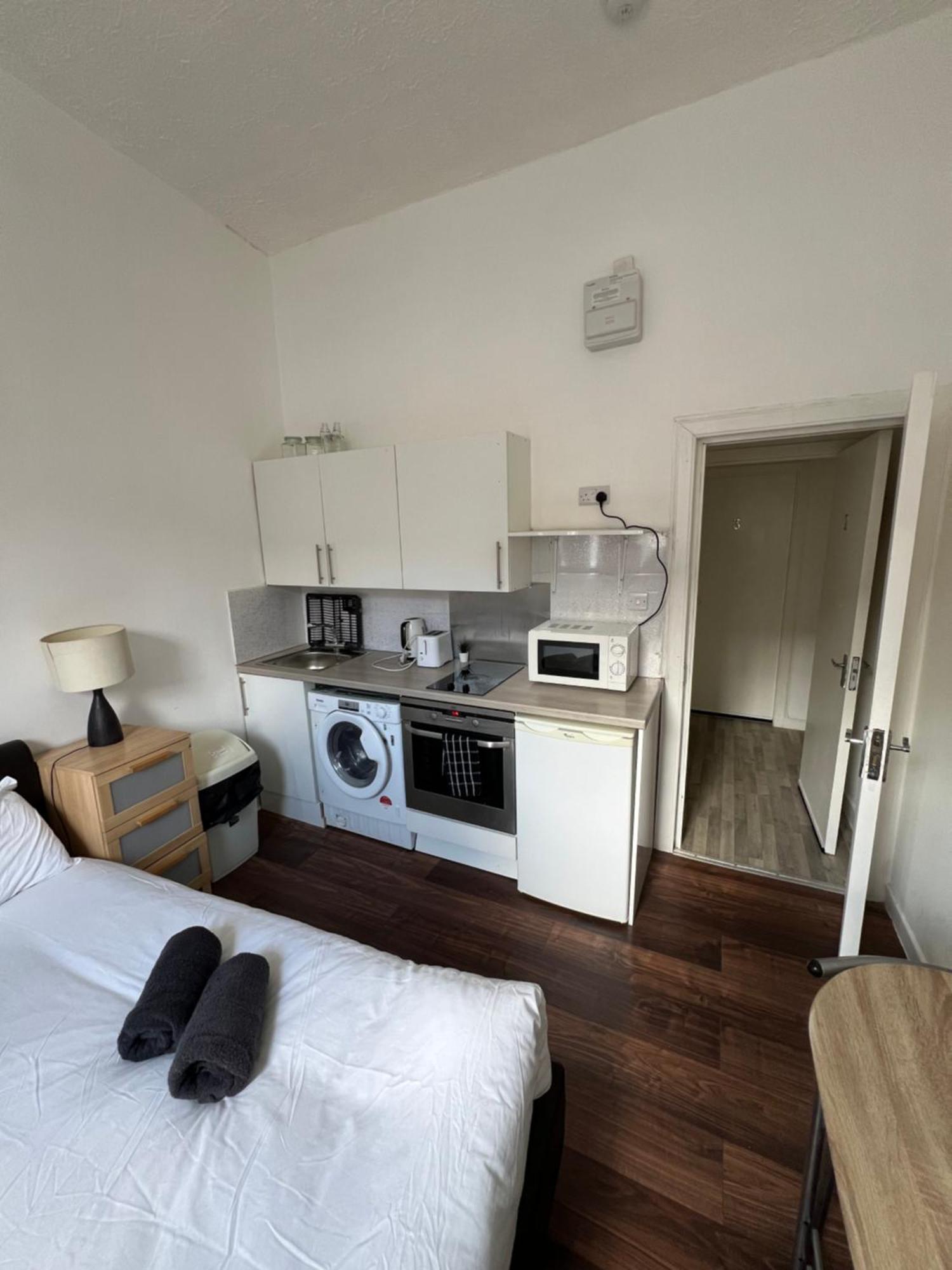 Great Western Road Studio With En Suite Глазго Экстерьер фото